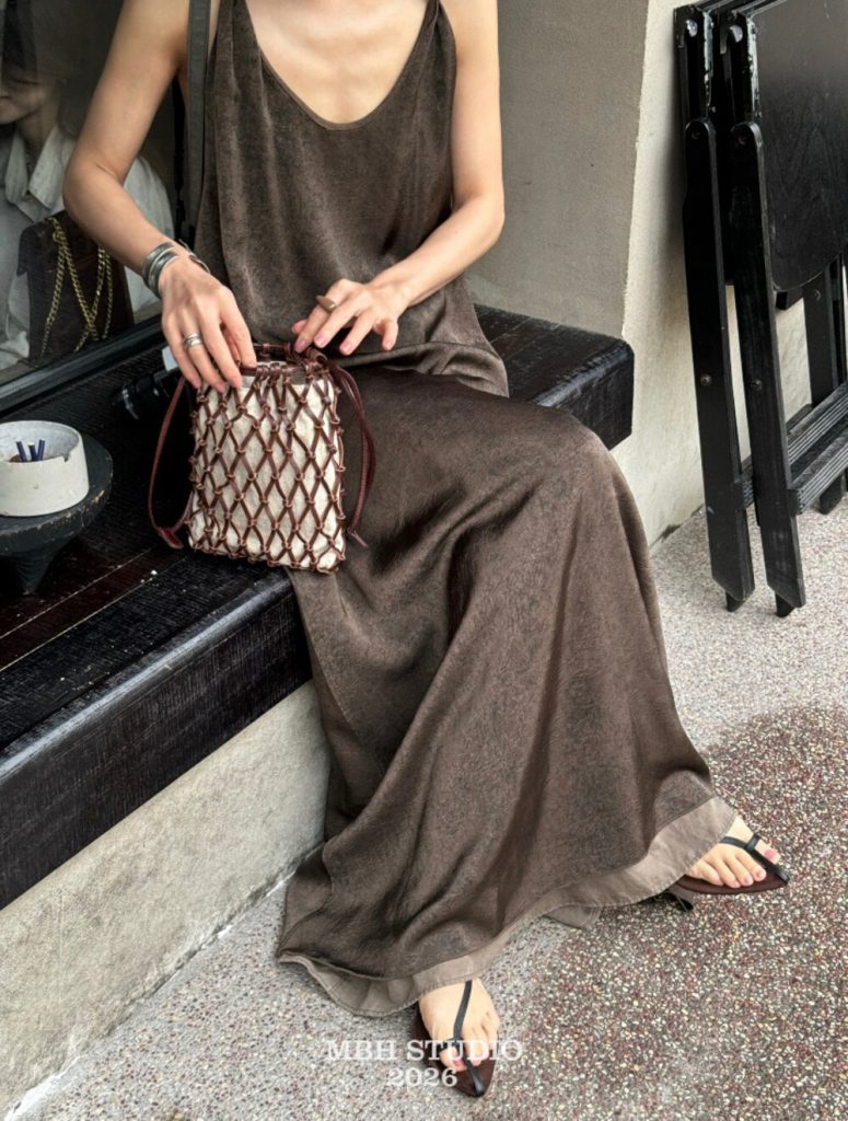 Handwoven Top-Grain Vegetable-Tanned Leather Hollow Mesh Phone Bag with Shoulder Strap